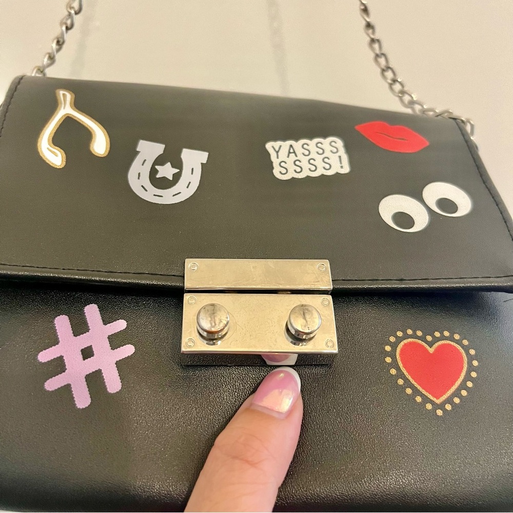 Capelli of New York - Stylish Black Chain Shoulder Bag - Picture 4 of 10